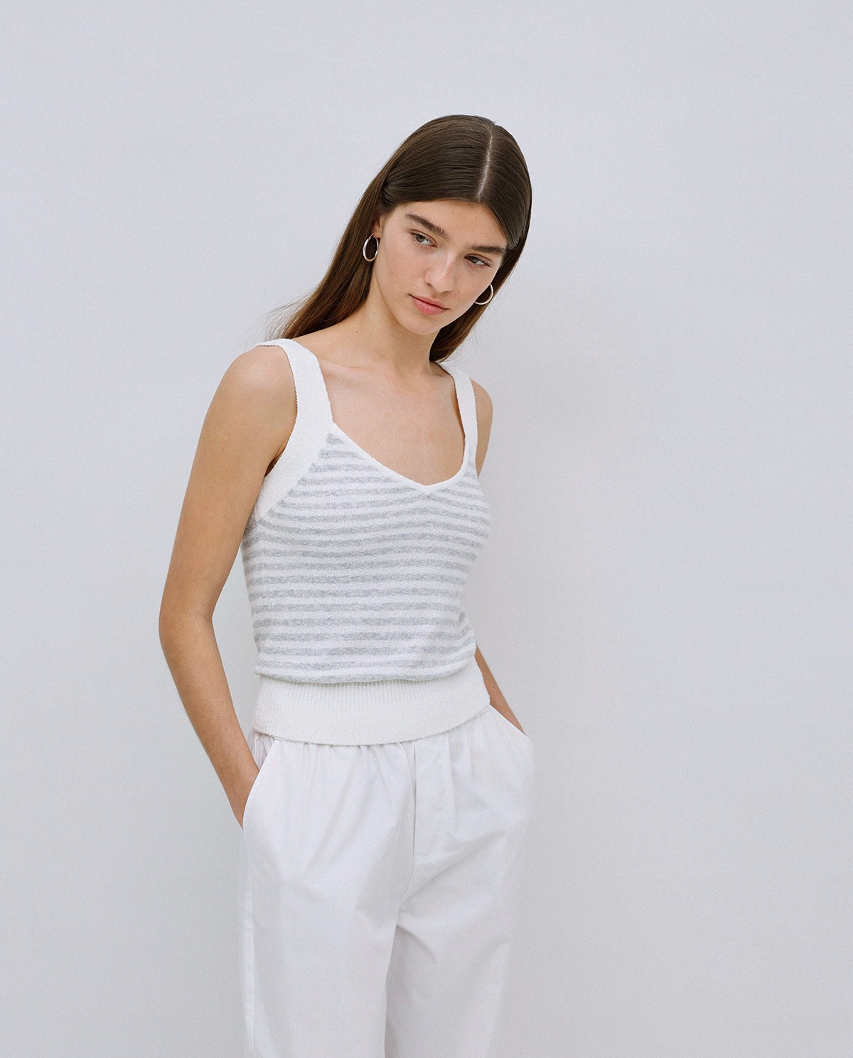 Top tirantes escote pico rayas gris