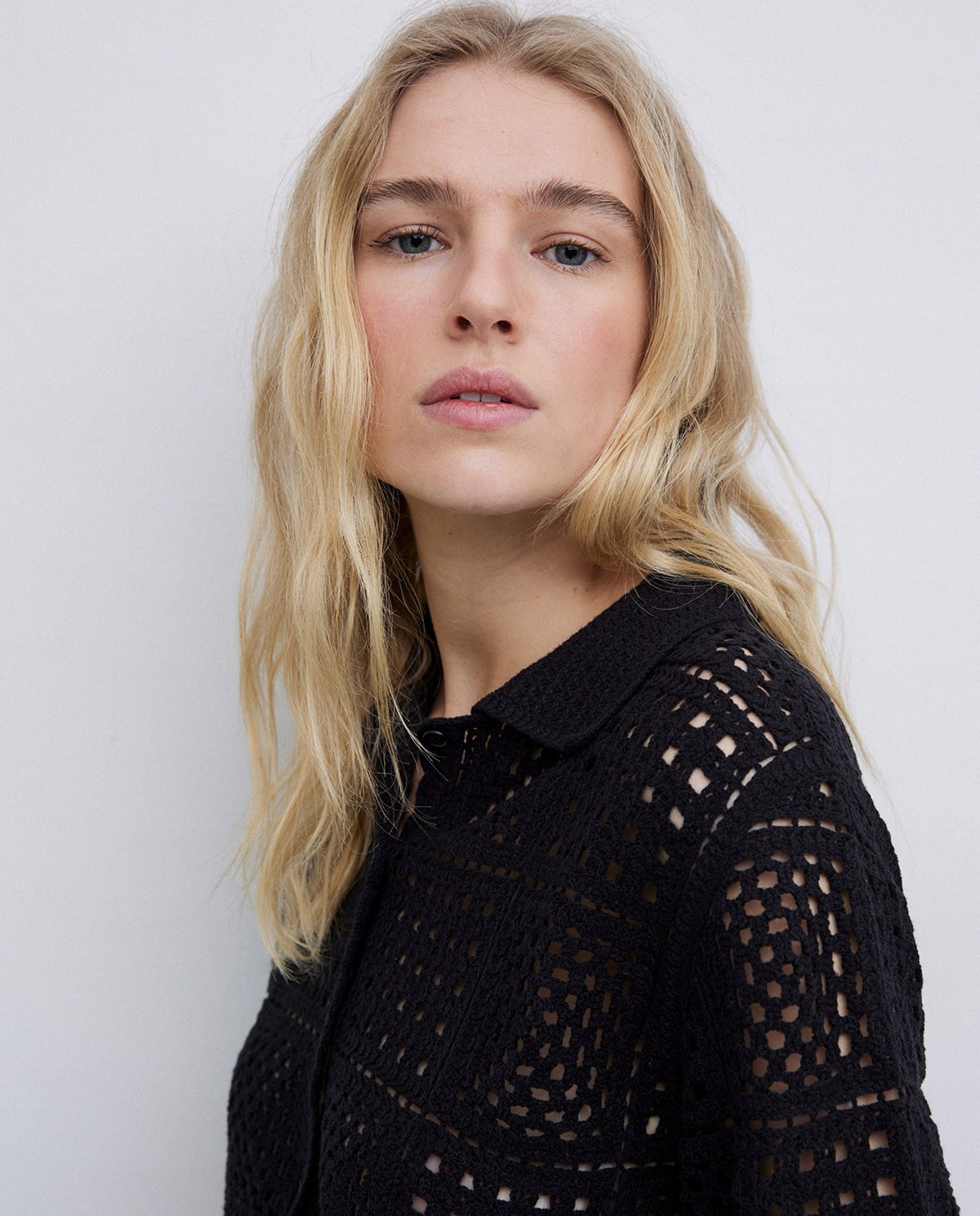Cárdigan crochet negro