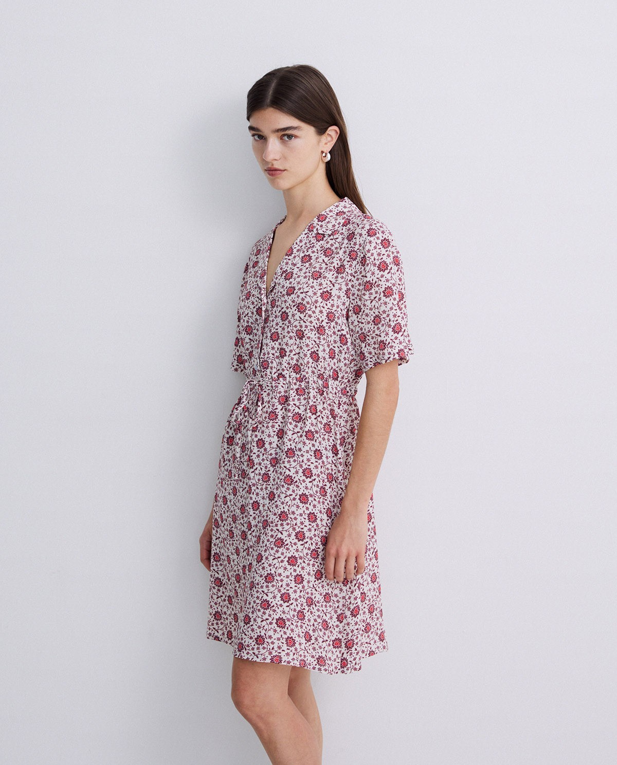 Short floral aubergine dress