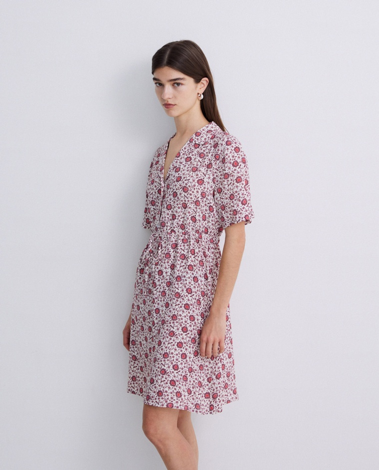 Vestido corto flores berenjena - Vestido corto tejido creppe de <strong>viscosa EcoVero™