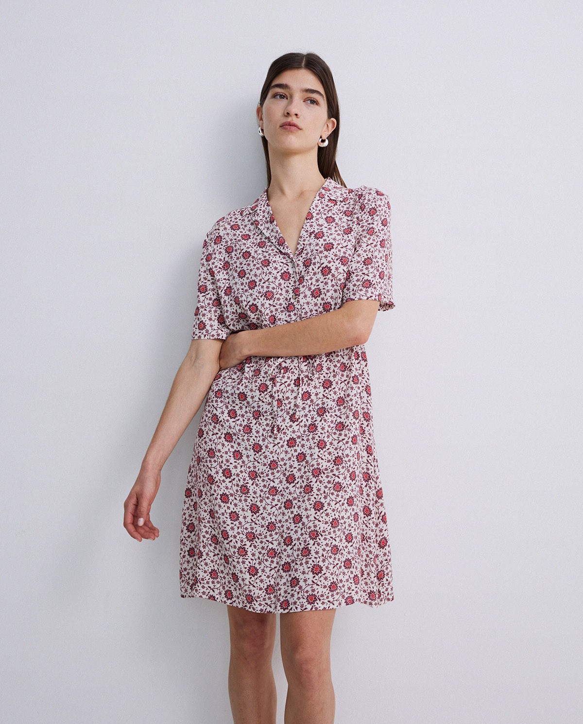 Short floral aubergine dress