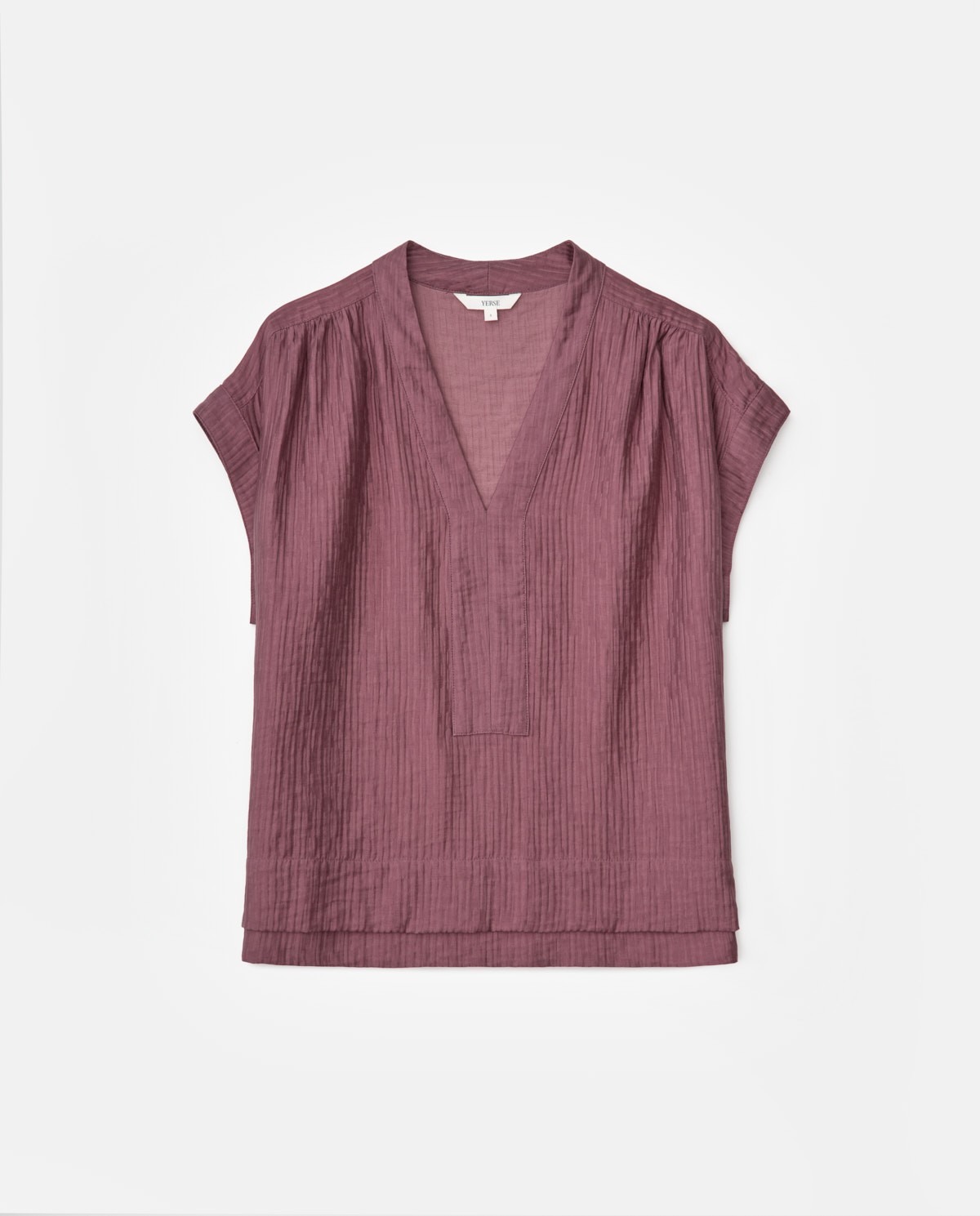 Blusa ondulaciones cuello pico berenjena