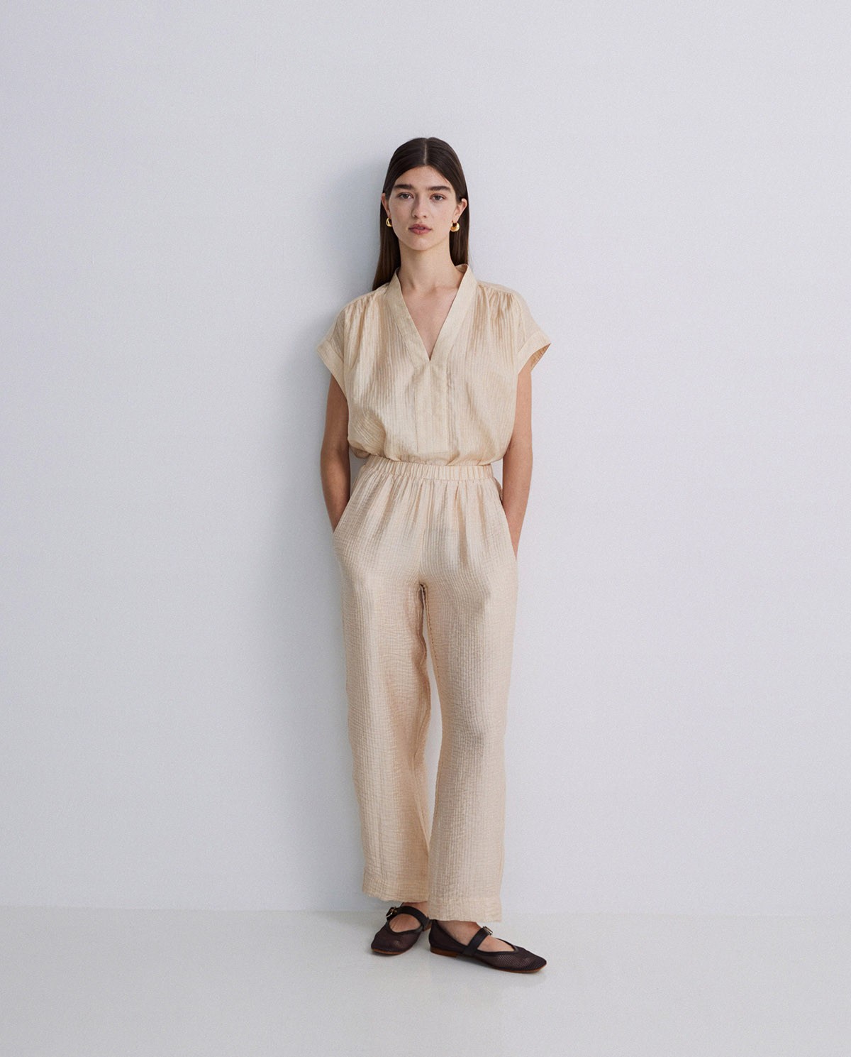 Pantalones wide leg ondulaciones vainilla