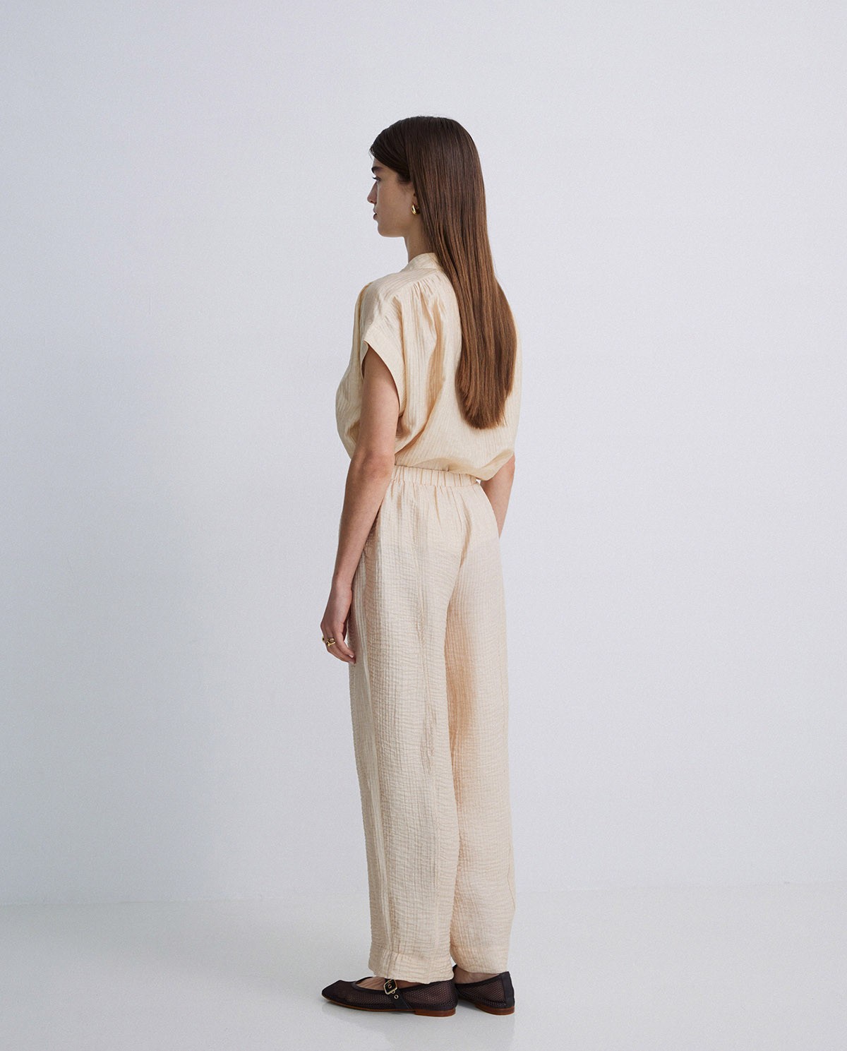 Pantalones wide leg ondulaciones vainilla
