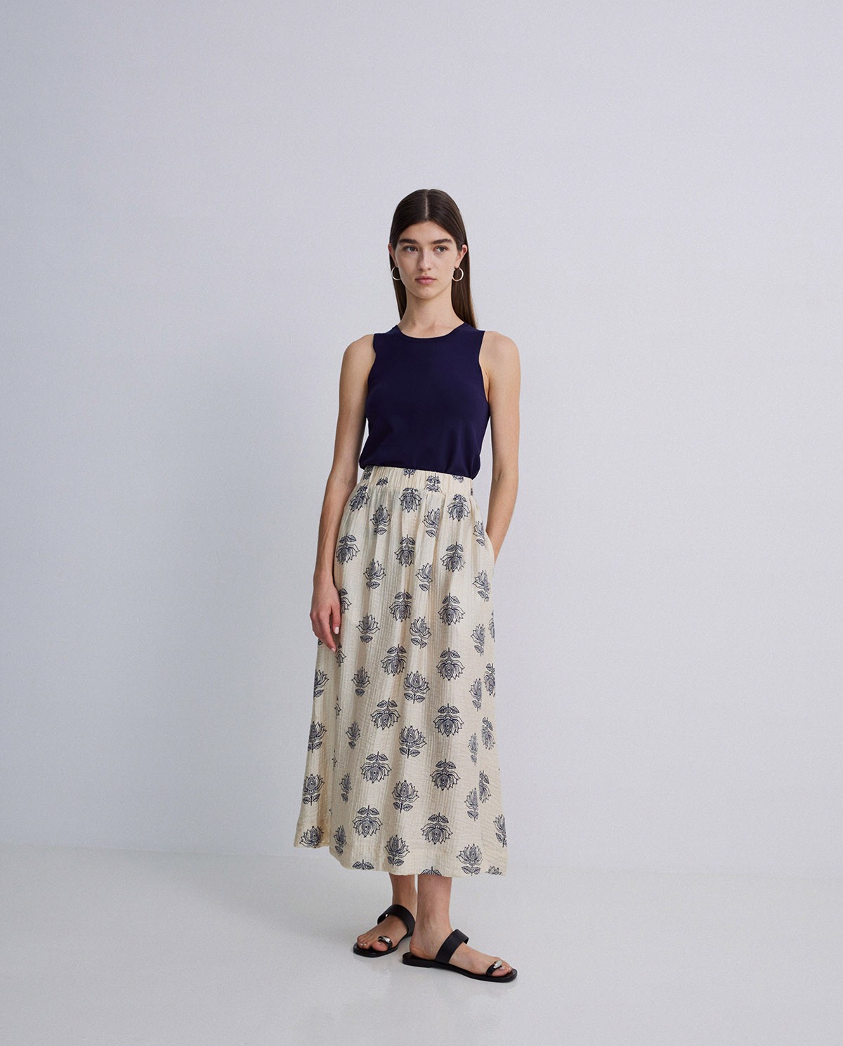 Falda midi estampado flores crudo