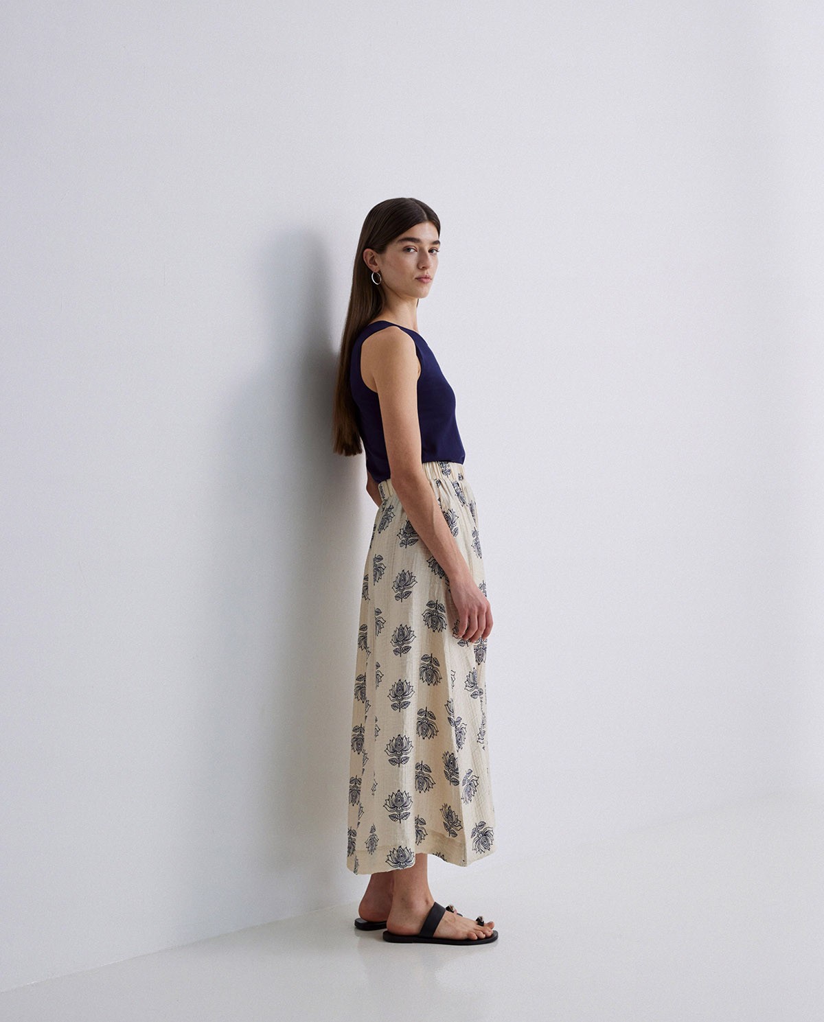 Falda midi estampado flores crudo 1