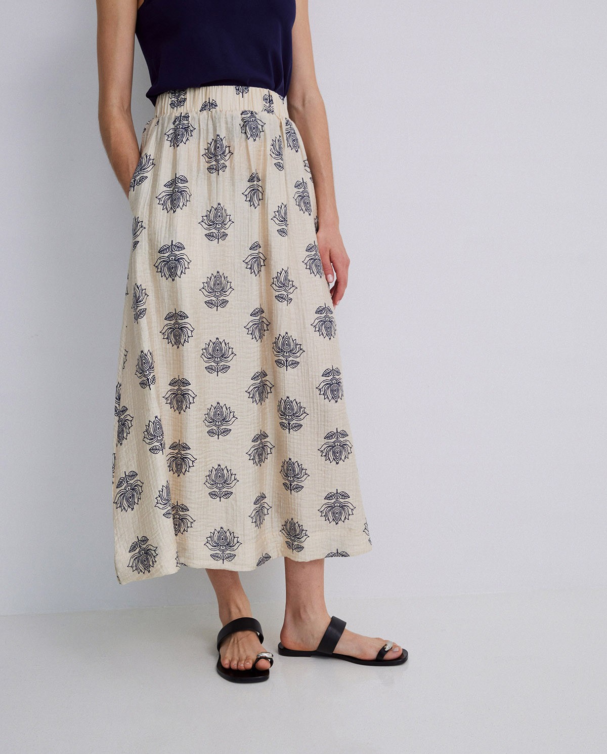 Falda midi estampado flores crudo