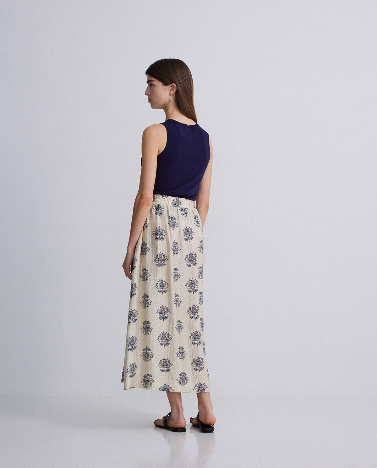 Falda midi estampado flores crudo