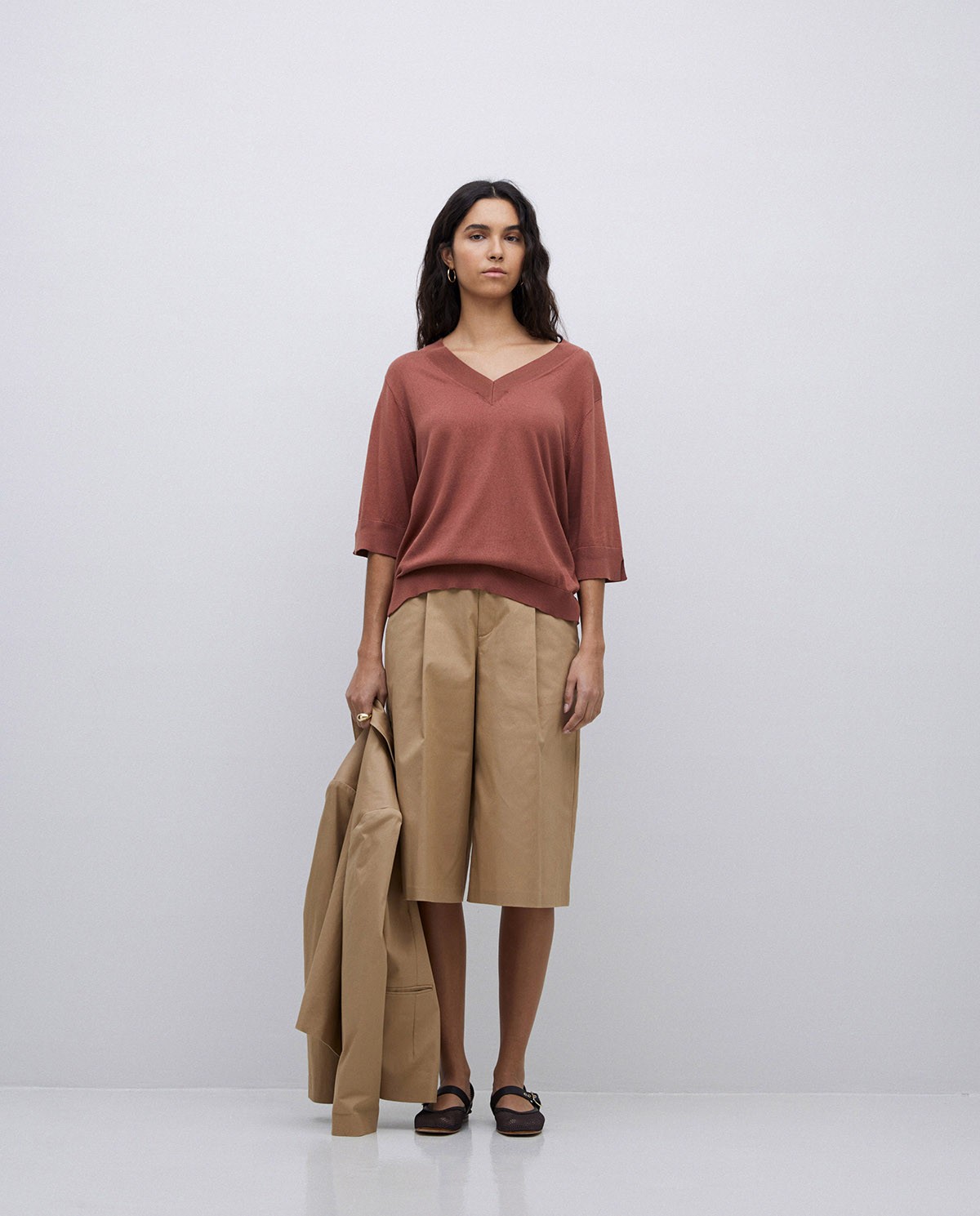 Camel raincoat Bermuda shorts
