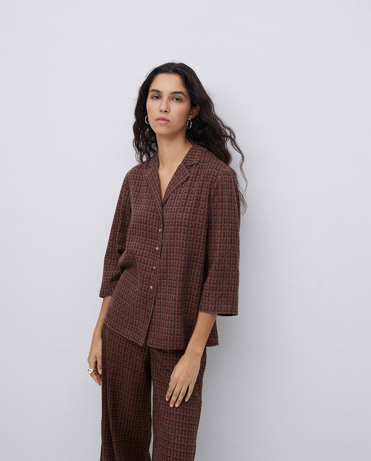 Camisa tencel cuello solapa chocolate 3