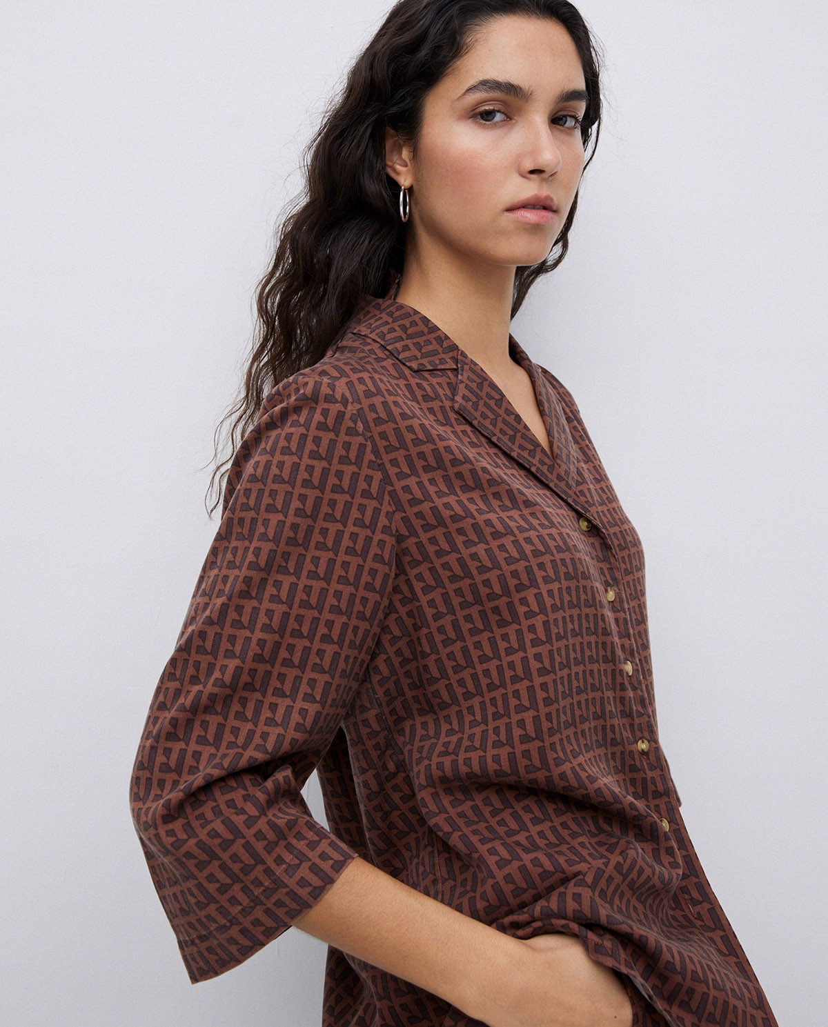 Camisa tencel cuello solapa chocolate 2