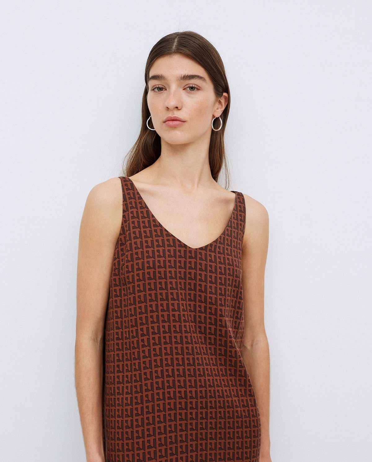 Vestido tencel pico chocolate 2