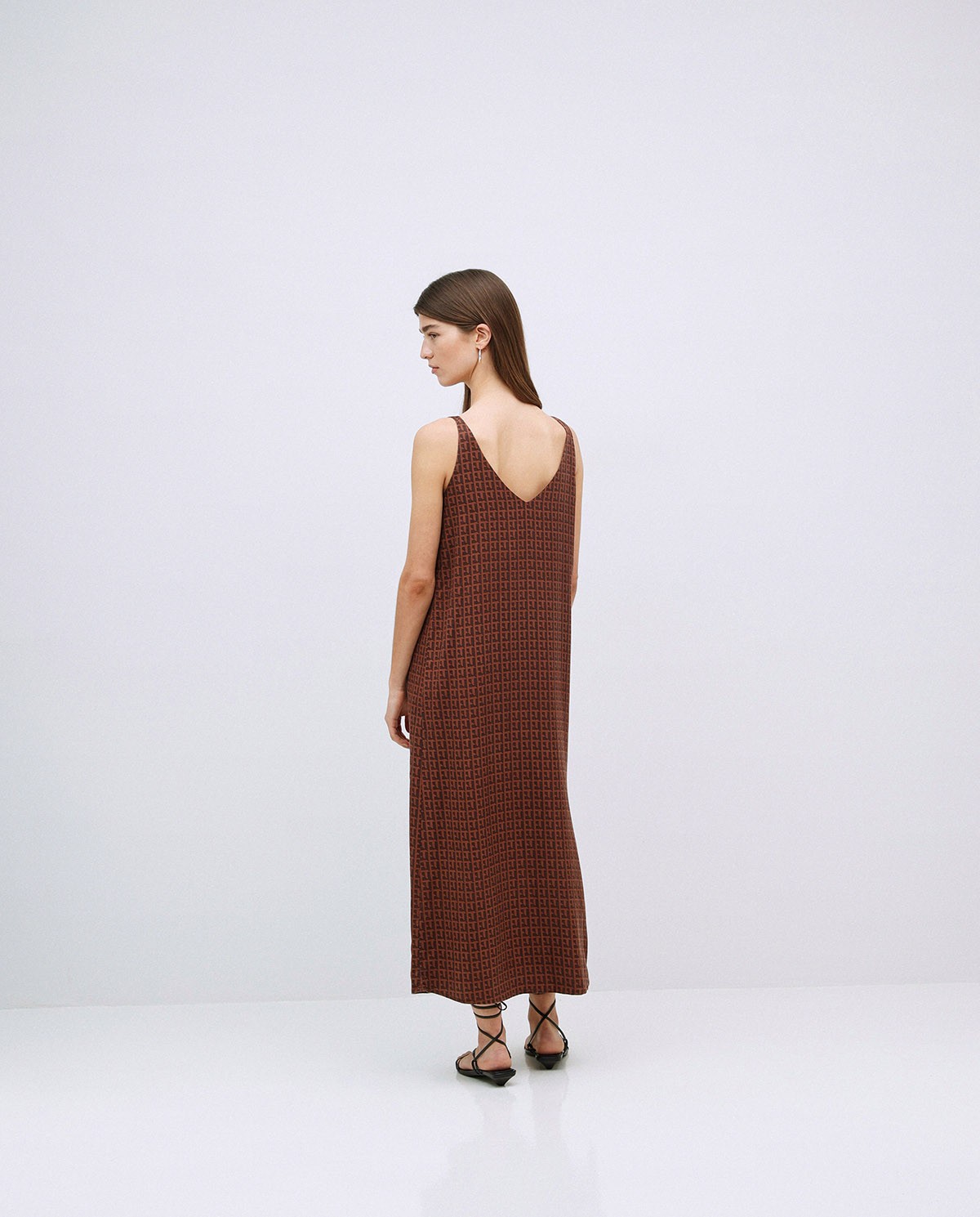 Vestido tencel pico chocolate 1