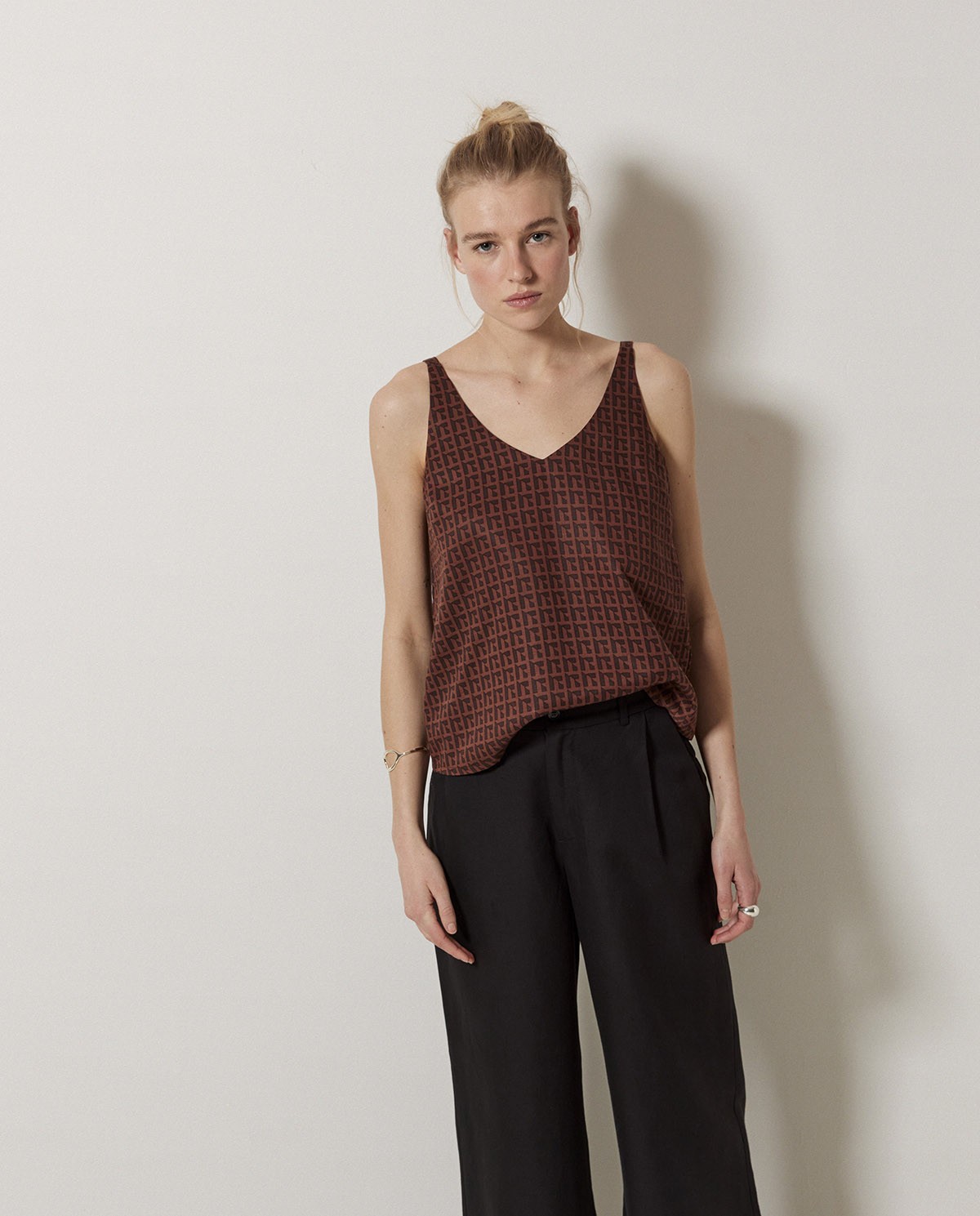 Top Tencel pico chocolate 2