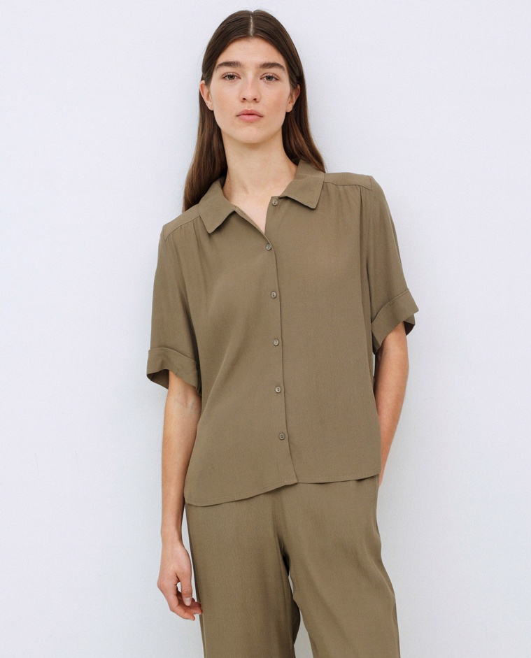 Camisa viscosa lisa caqui