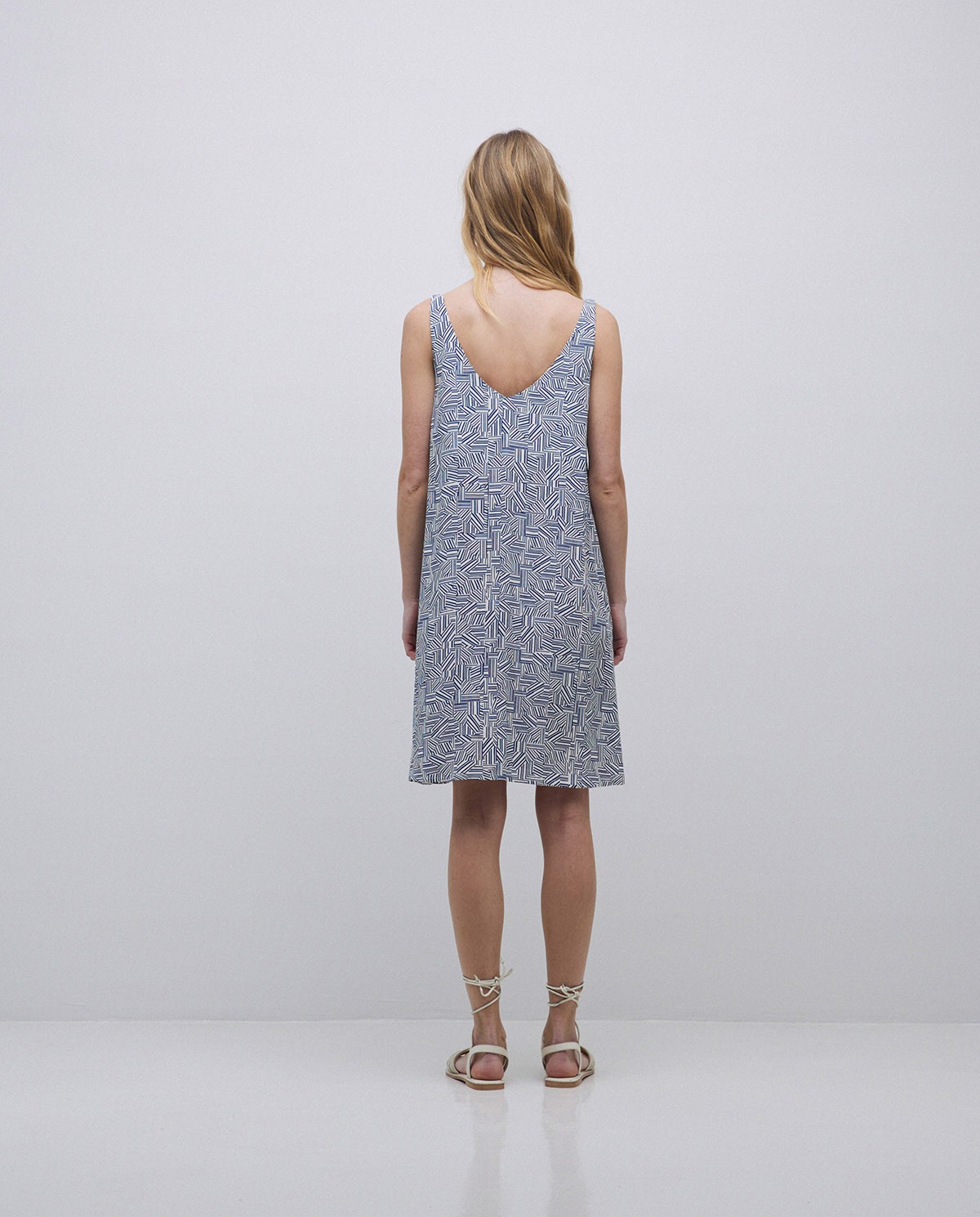 Vestido corto escote pico azul