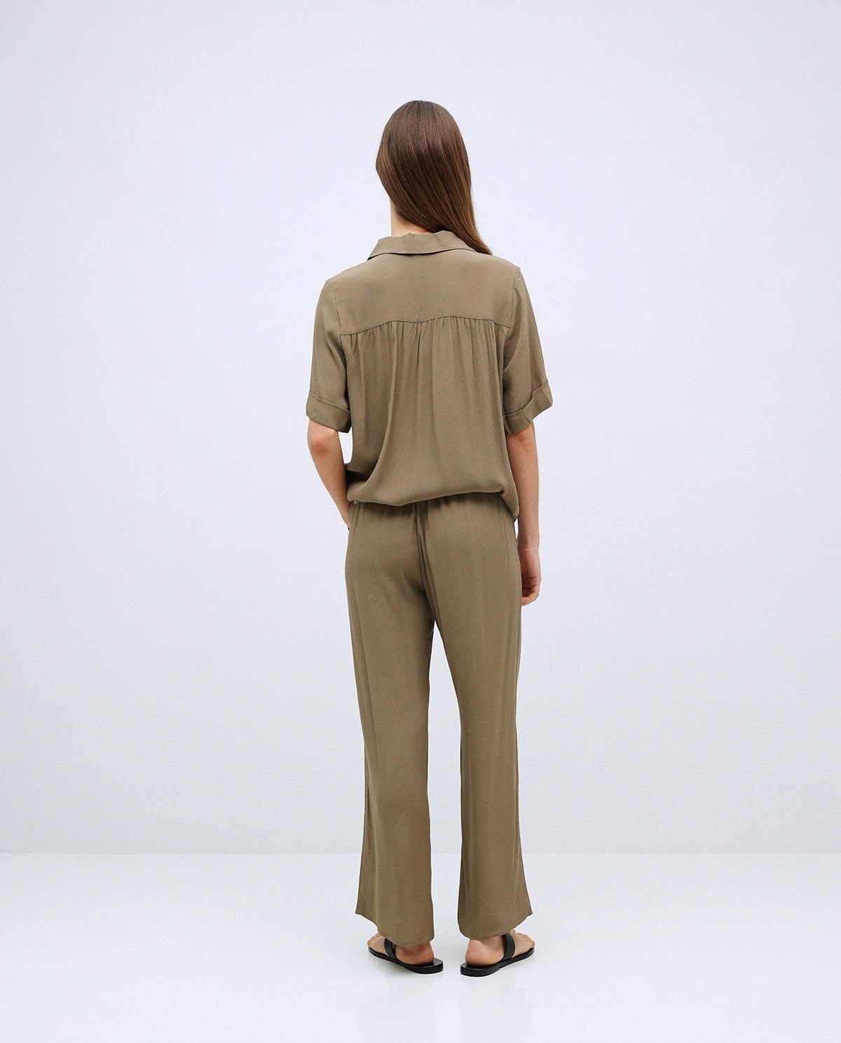 Pantalones cropped caqui 3