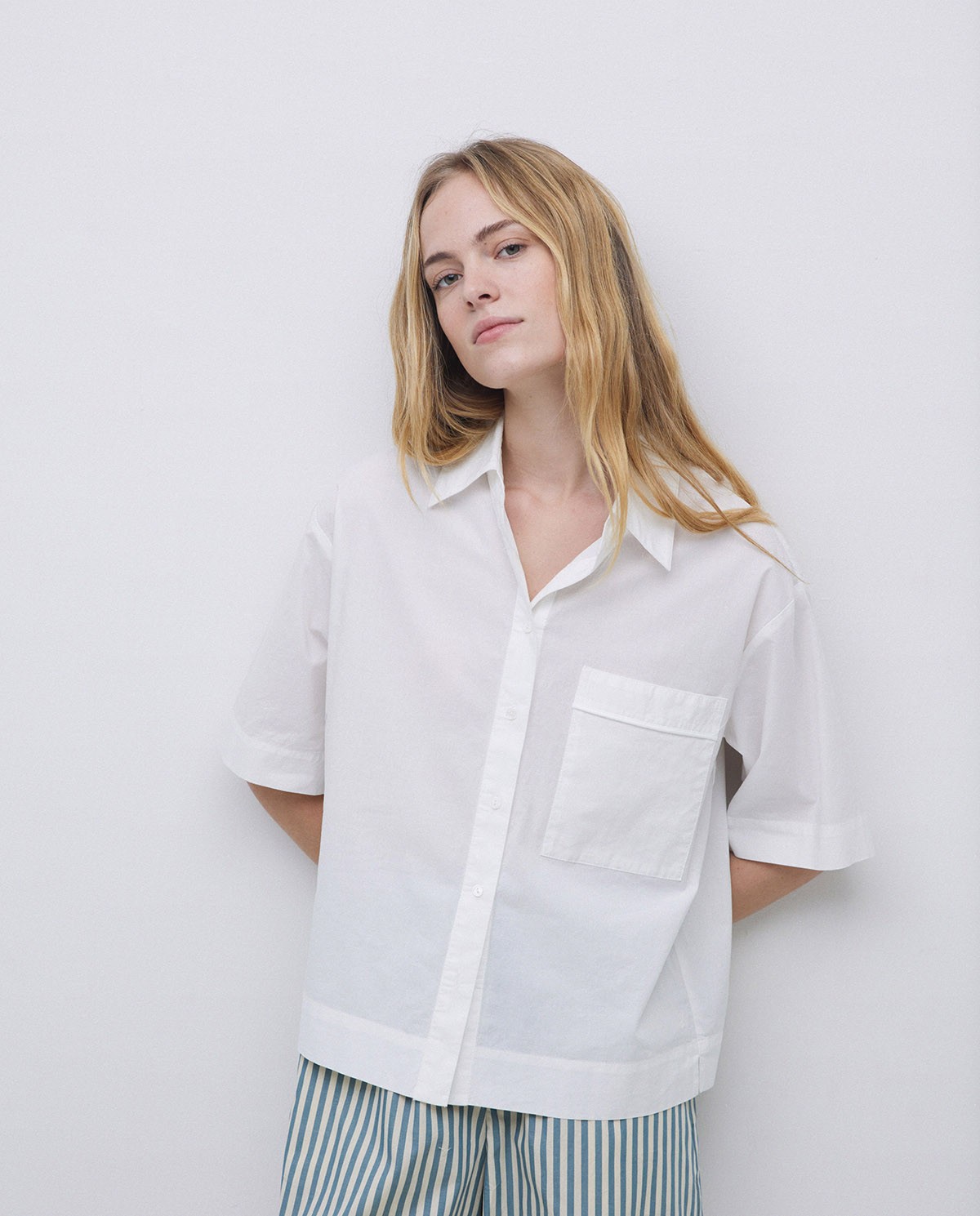 Chemise à manches courtes en popeline blanche