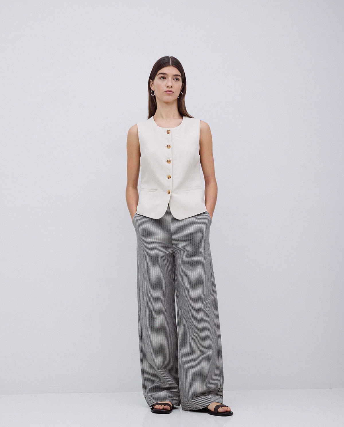 Pantalon coupe droite à rayures grisâtre 2