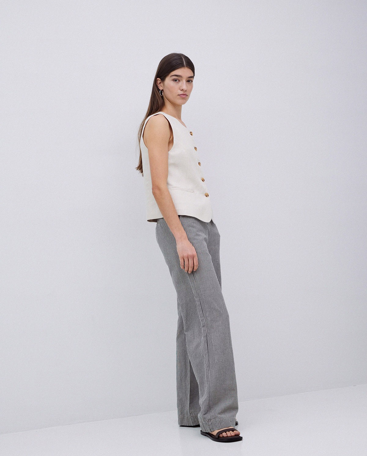 Pantalon coupe droite à rayures grisâtre 4
