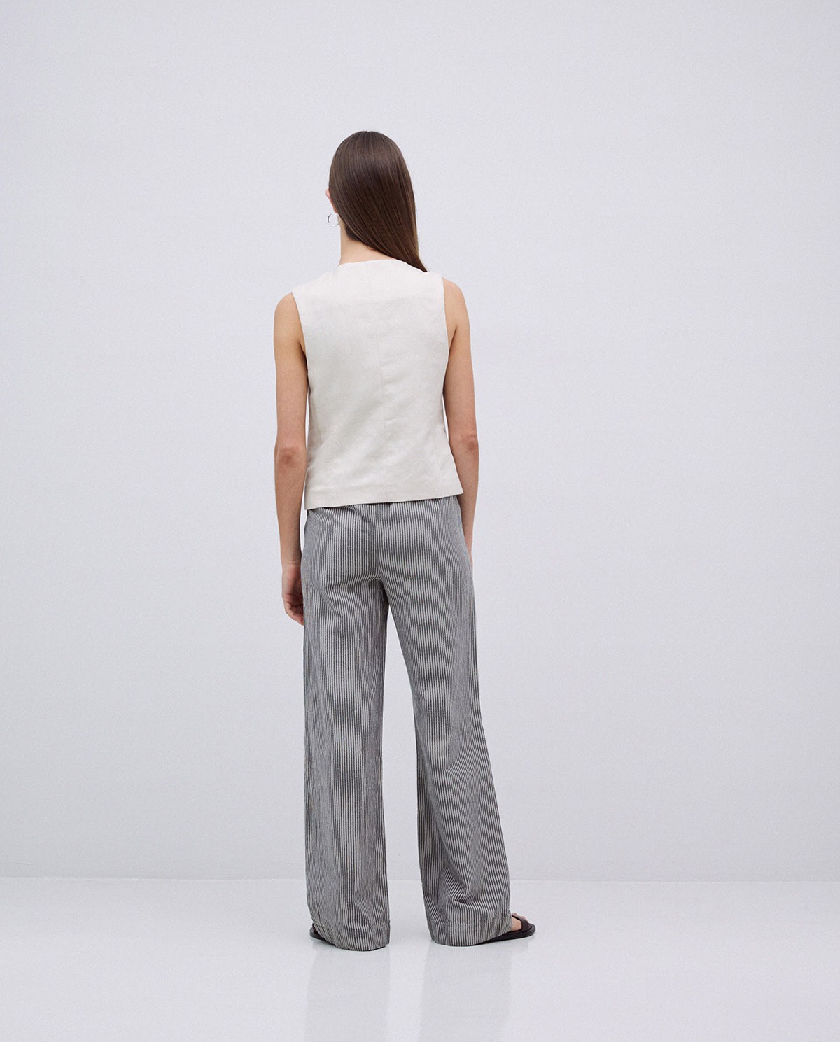Pantalon coupe droite à rayures grisâtre 5