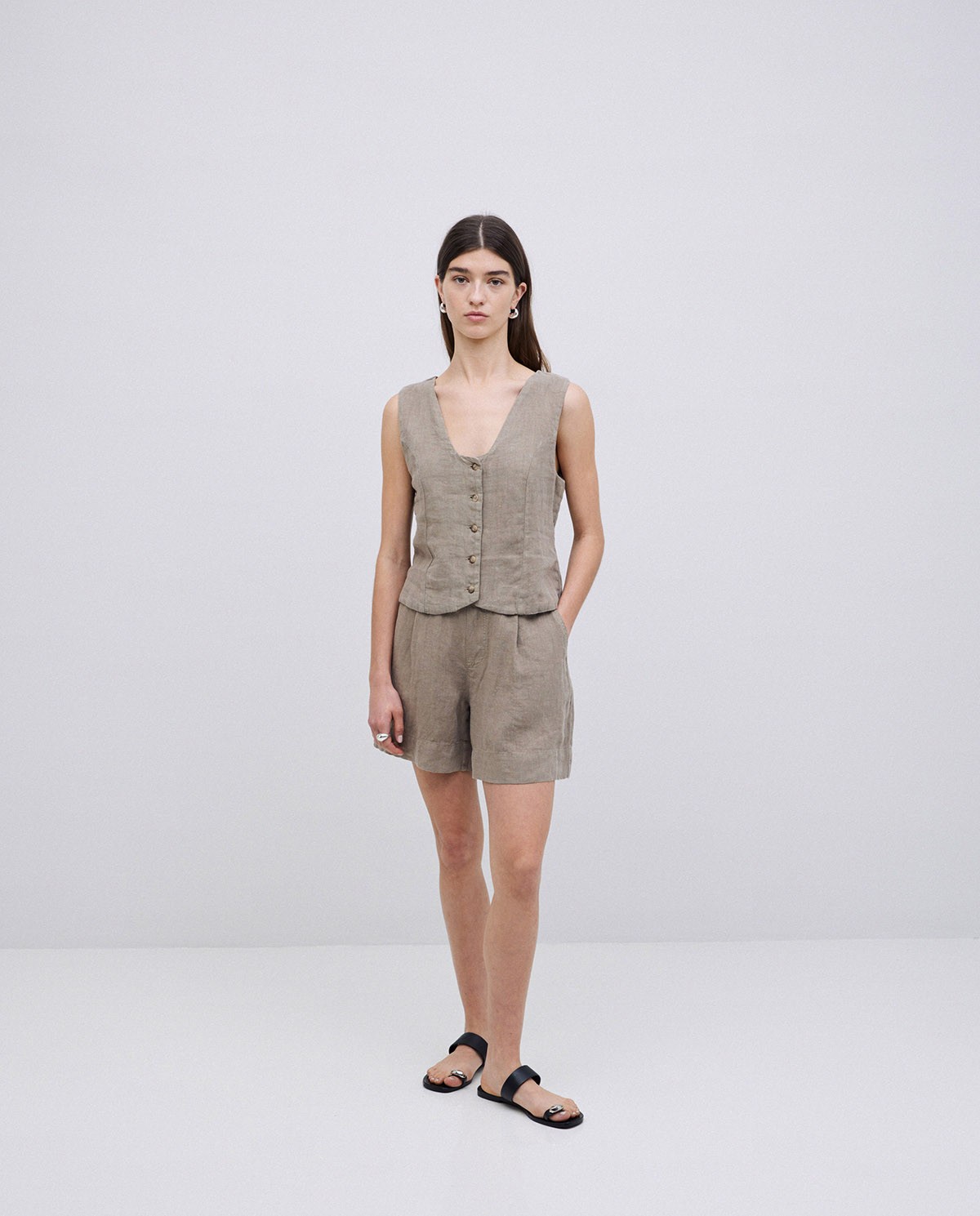 Khaki 100% linen shorts