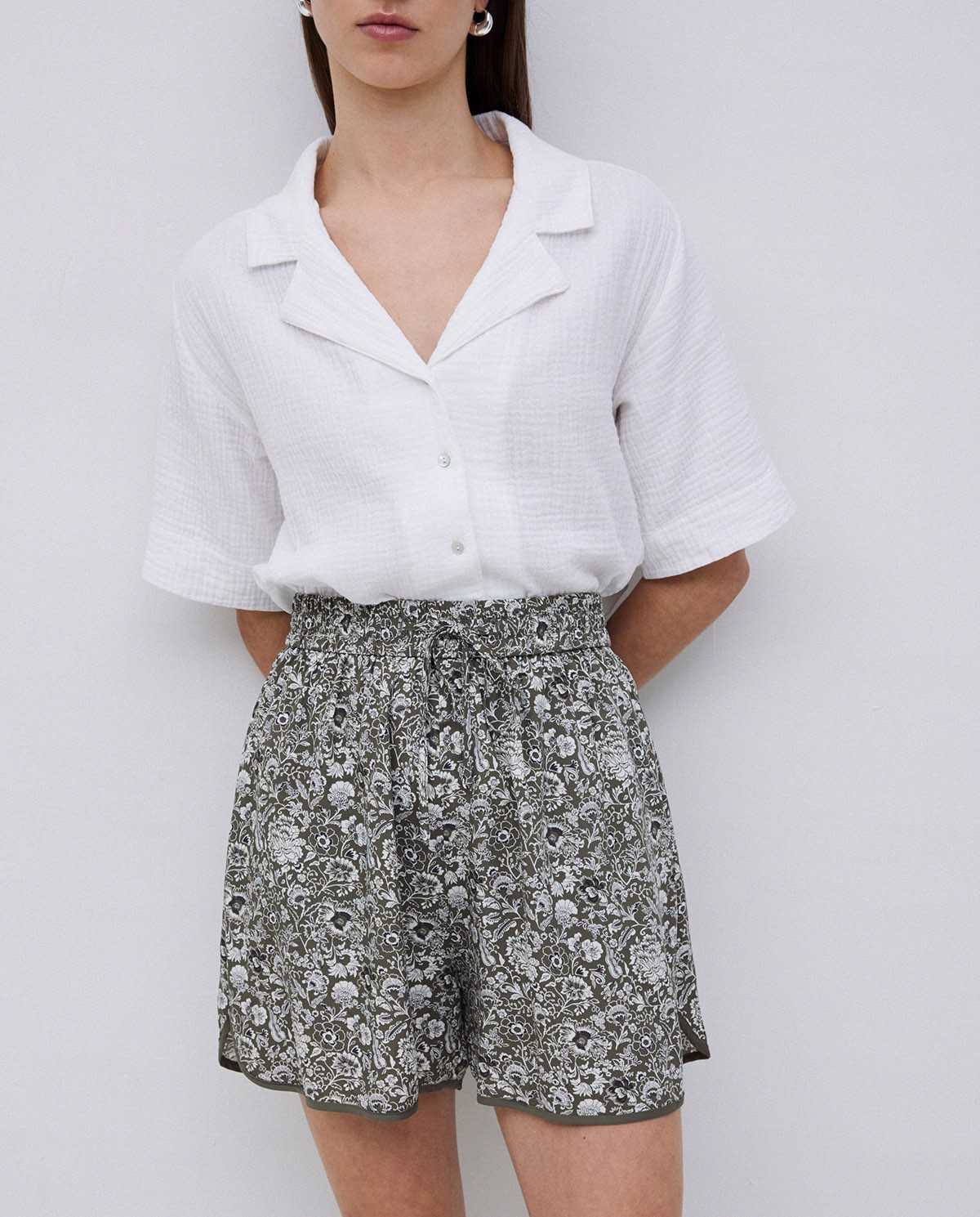 Short fluide motif floral kaki 2