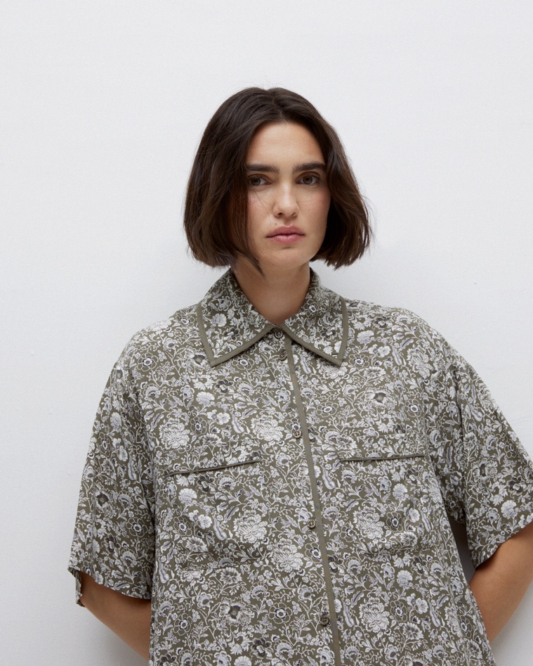 Camisa fluida floral caqui