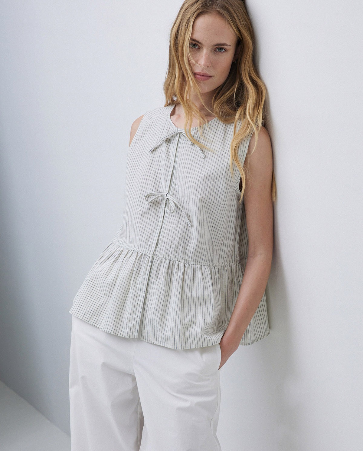 Ecru sleeveless blouse with ties