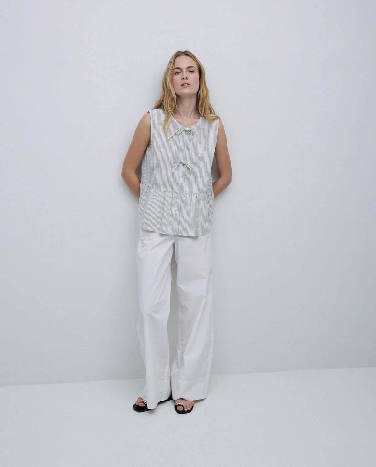 Ecru sleeveless blouse with ties 3