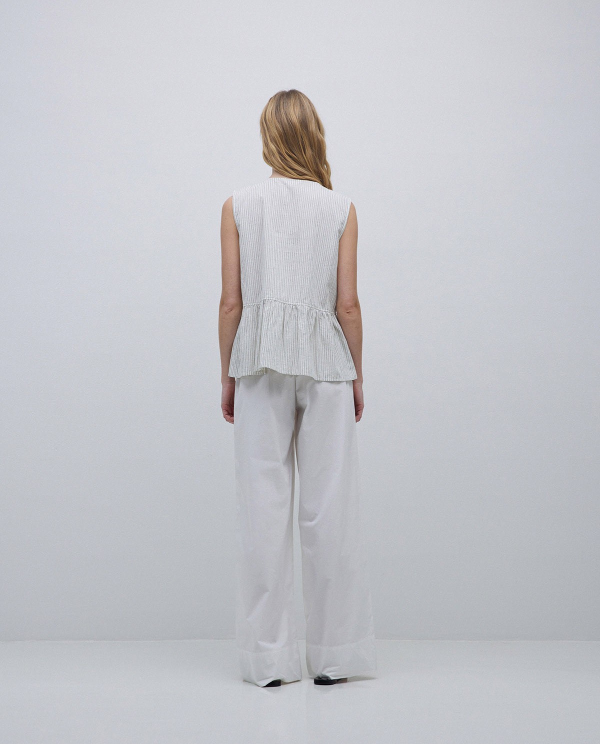 Ecru sleeveless blouse with ties 4