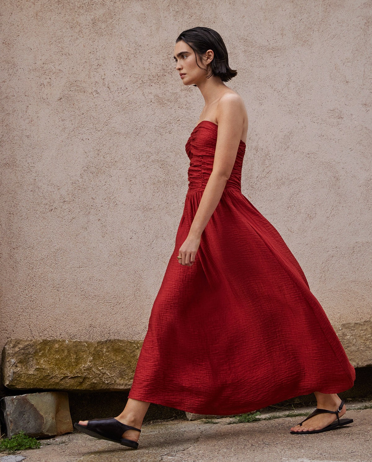 Vestido largo drapeado terracota 7