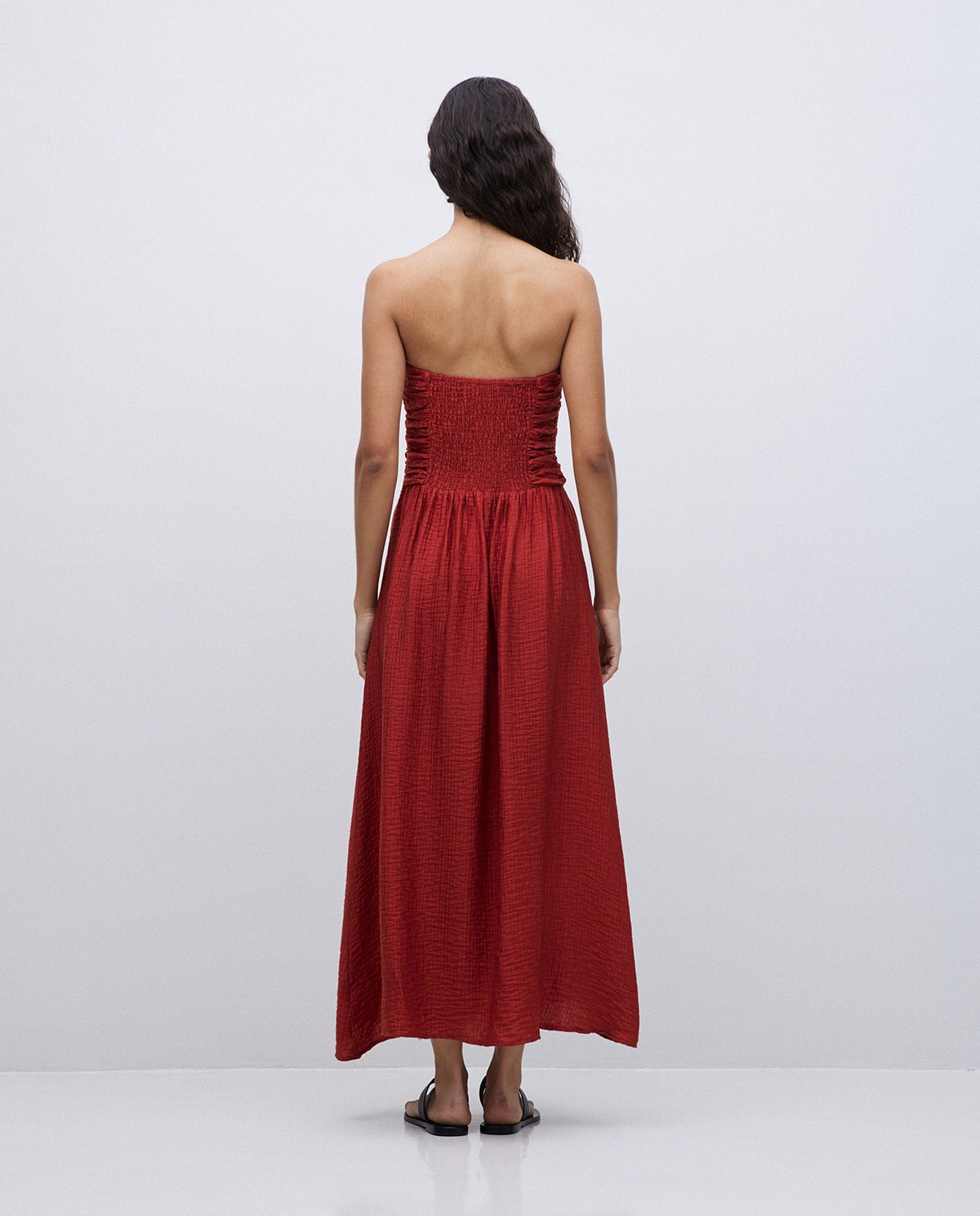 Vestido largo drapeado terracota 5