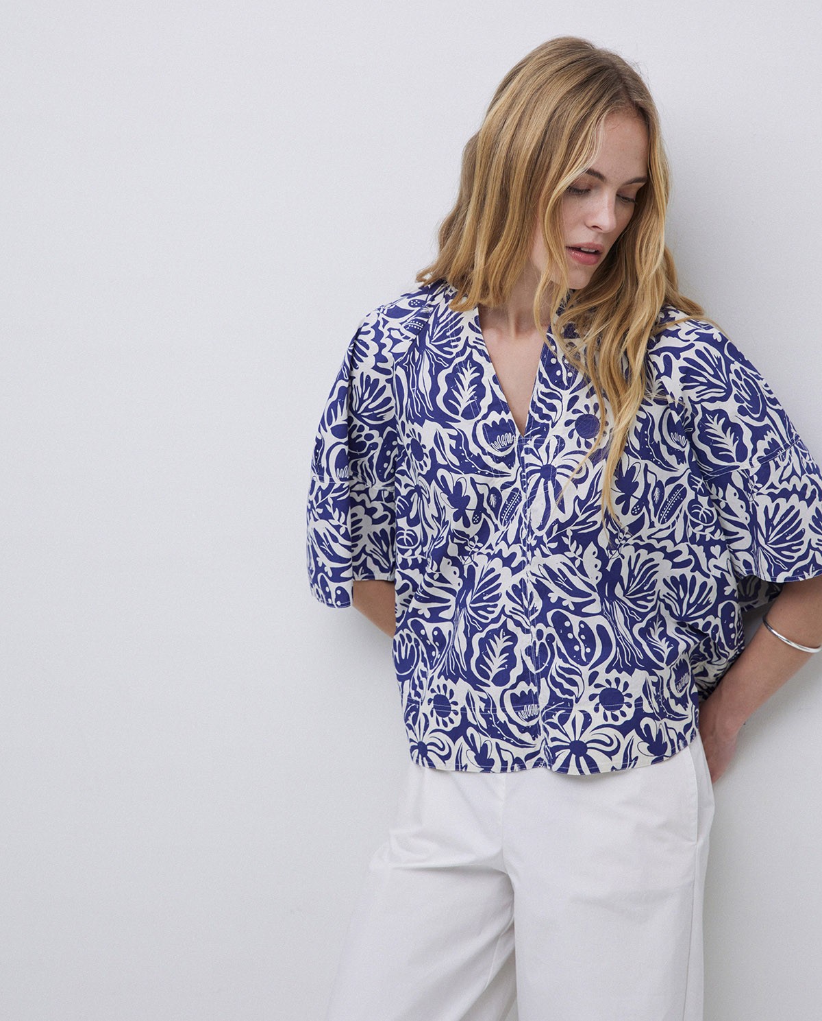 Chemise col tunisien floral bleu indigo