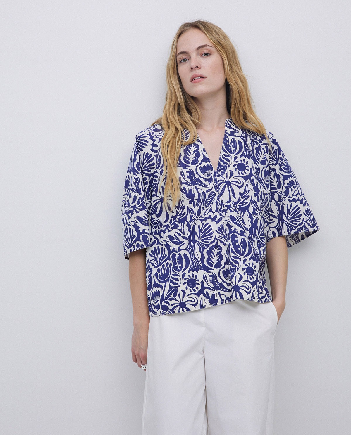 Chemise col tunisien floral bleu indigo 3