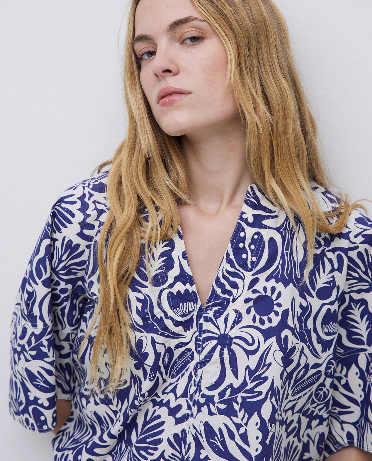 Chemise col tunisien floral bleu indigo 1