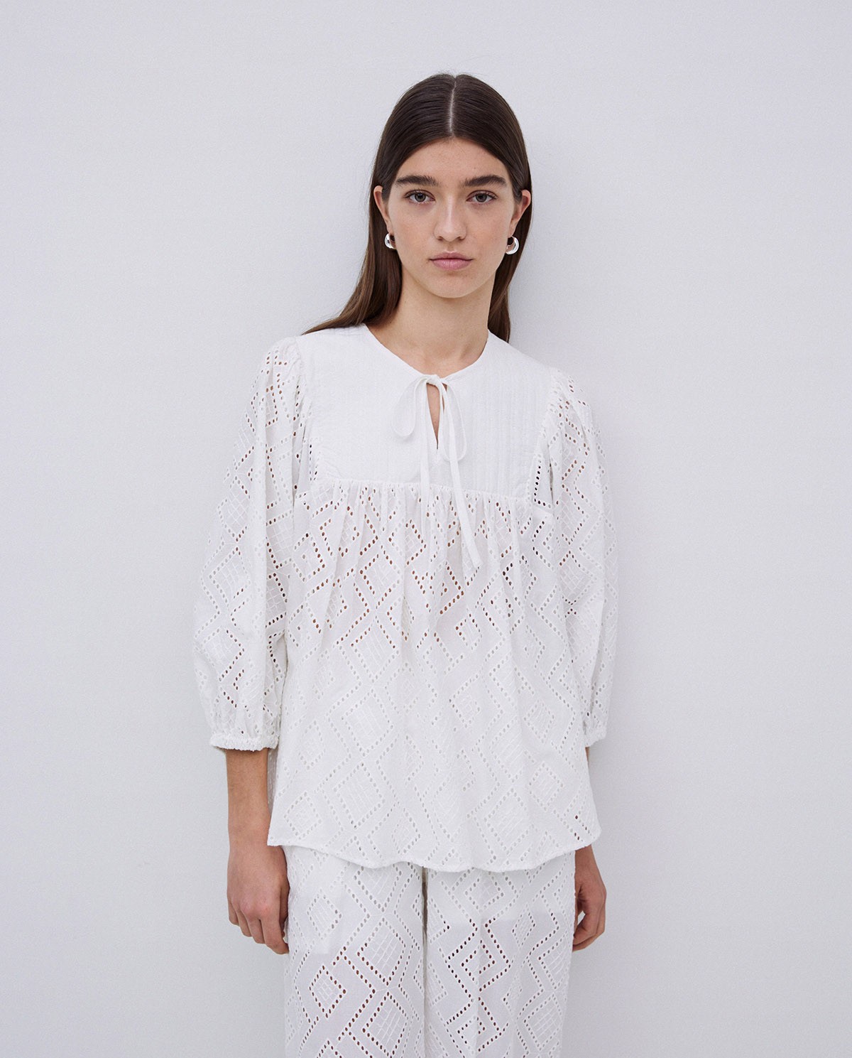 Chemise blanche à empiècement matelassé 1