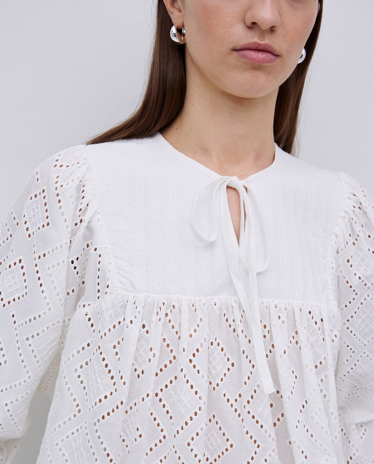 Chemise blanche à empiècement matelassé 2