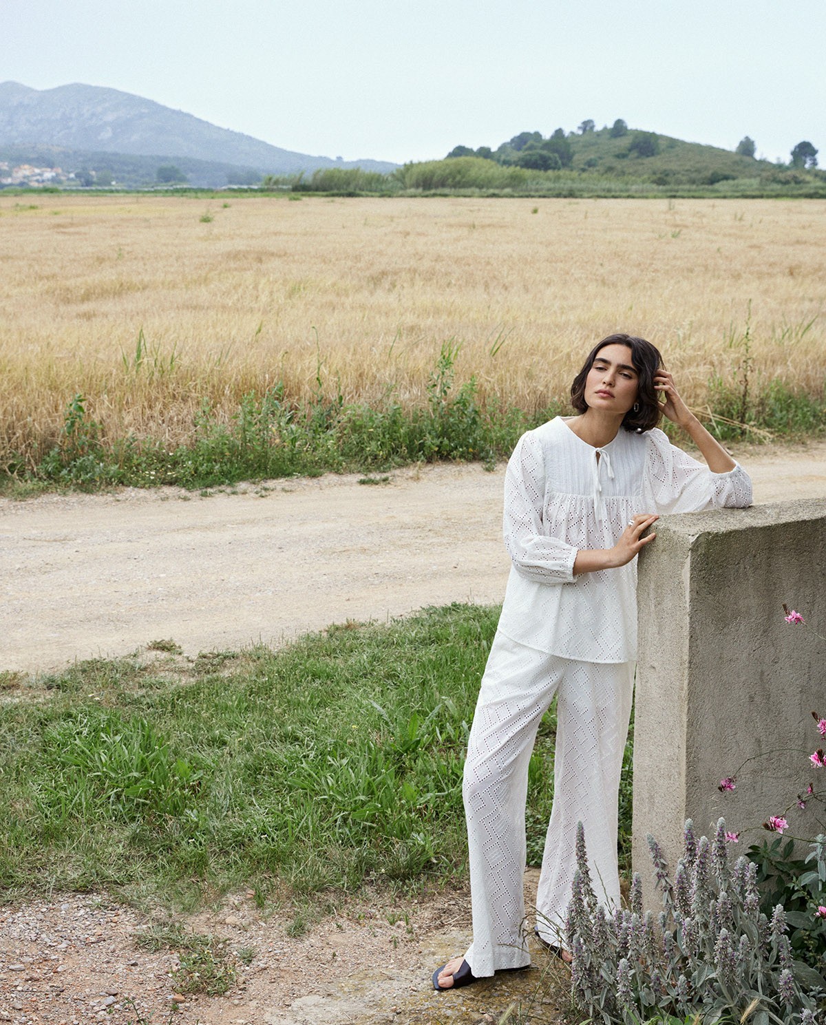 Chemise blanche à empiècement matelassé 7