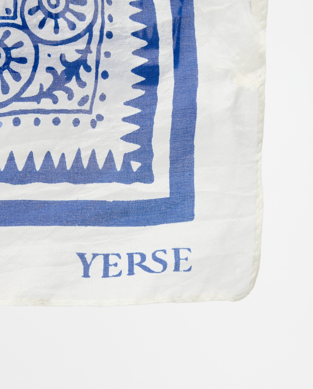 Foulard bleu en soie 3