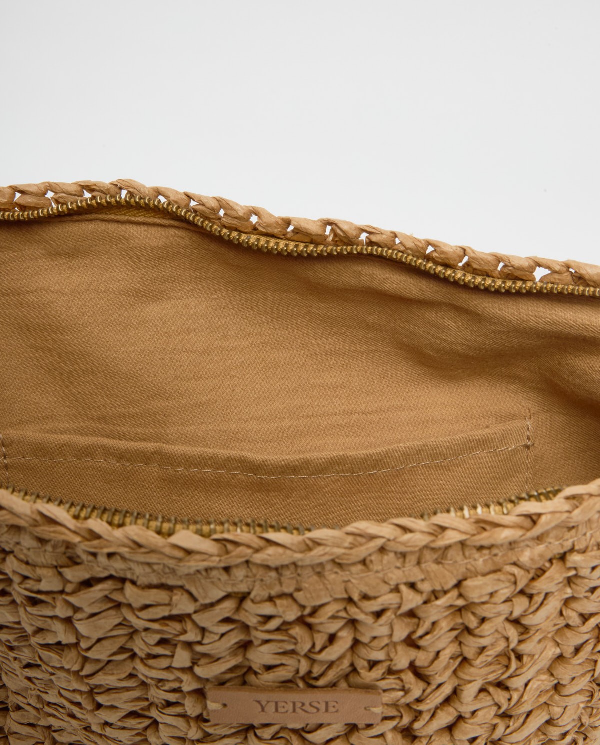 Clutch cremallera rafia natural 3