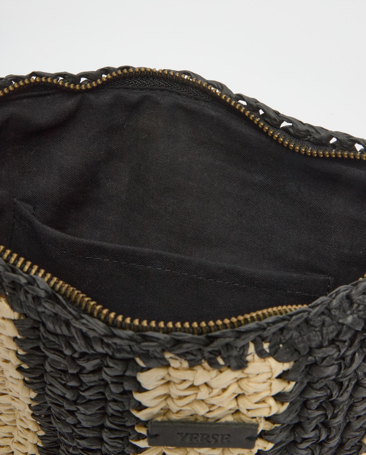 Clutch rafia crudo y negro 2