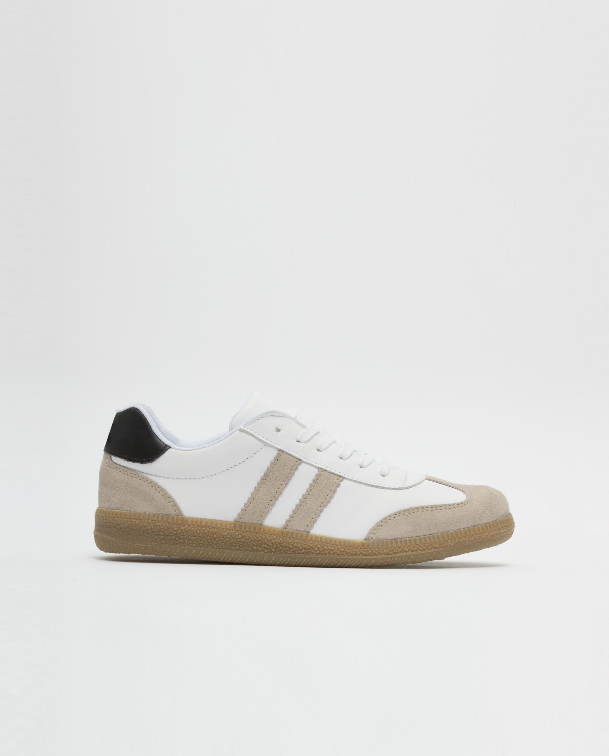Deportivas de piel blanco