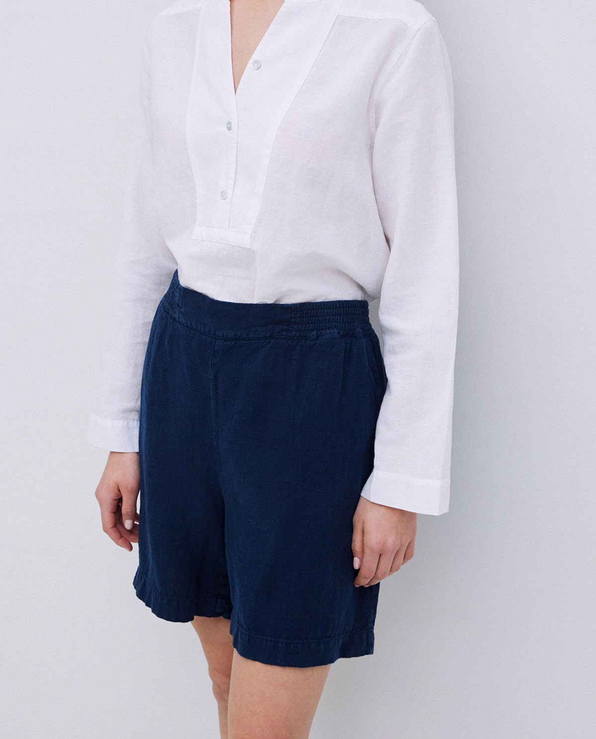 Linen shorts navy 2