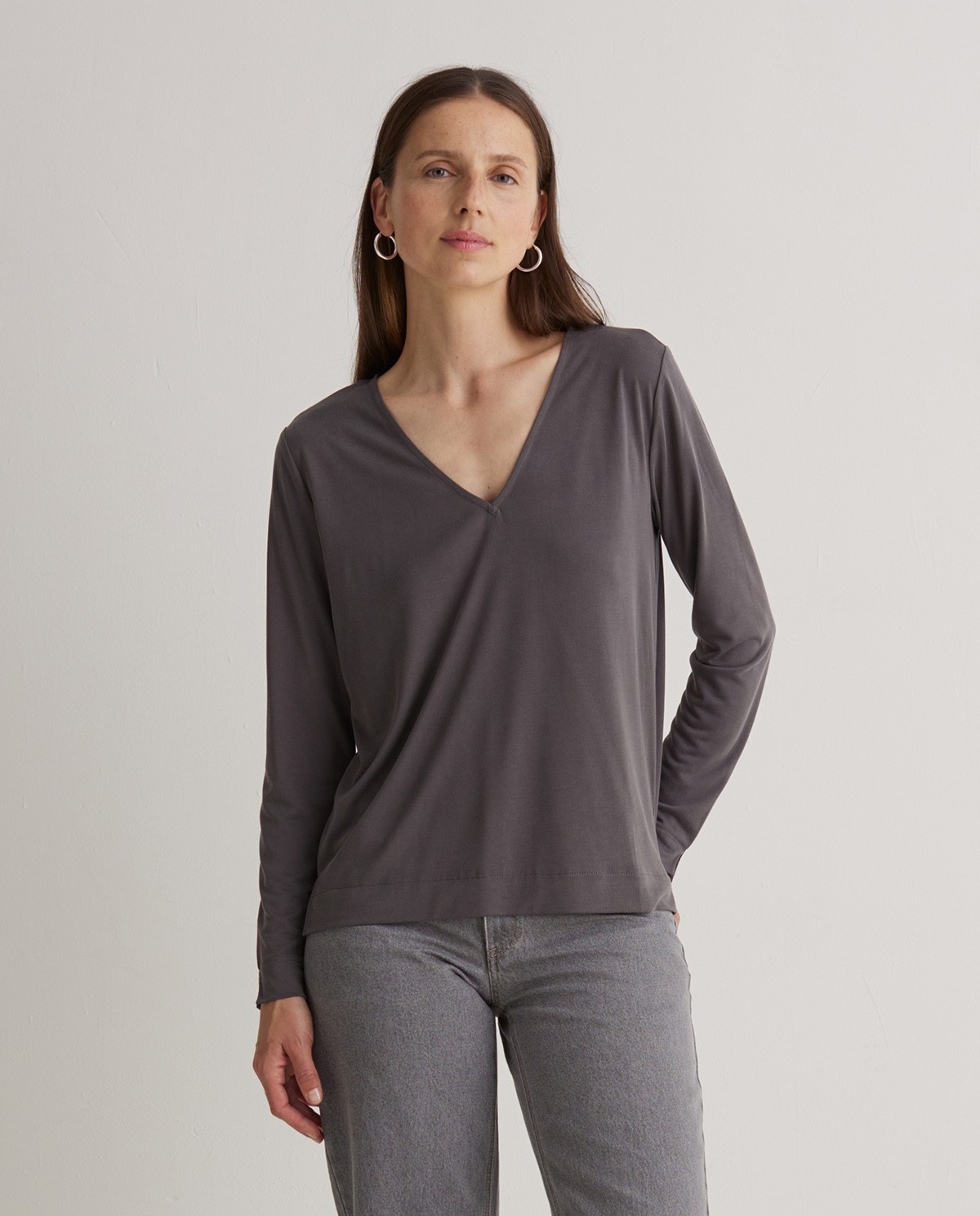 Camiseta cuello pico plomo - Camiseta tejido mezcla de modal 2