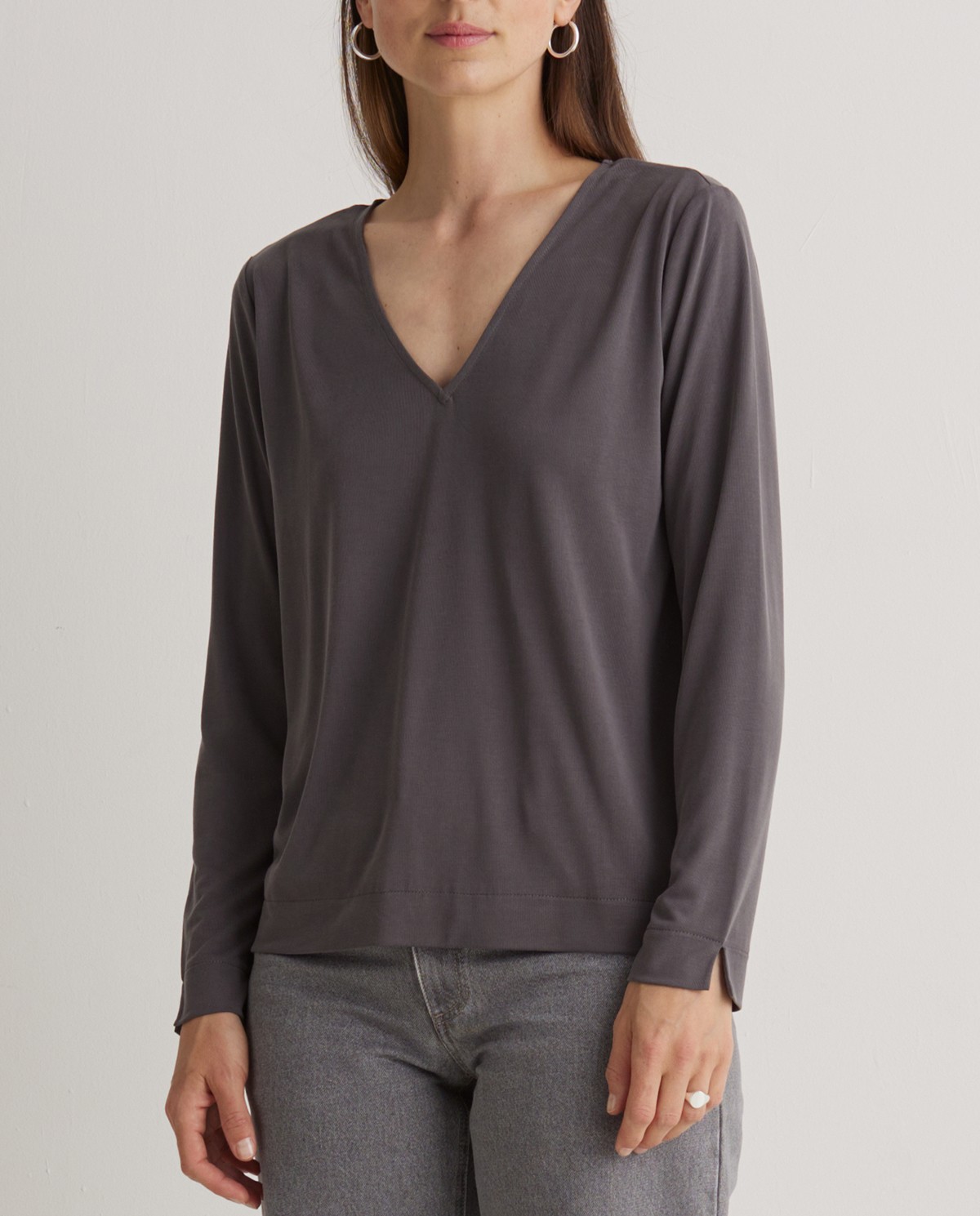 Camiseta cuello pico plomo - Camiseta tejido mezcla de modal 1