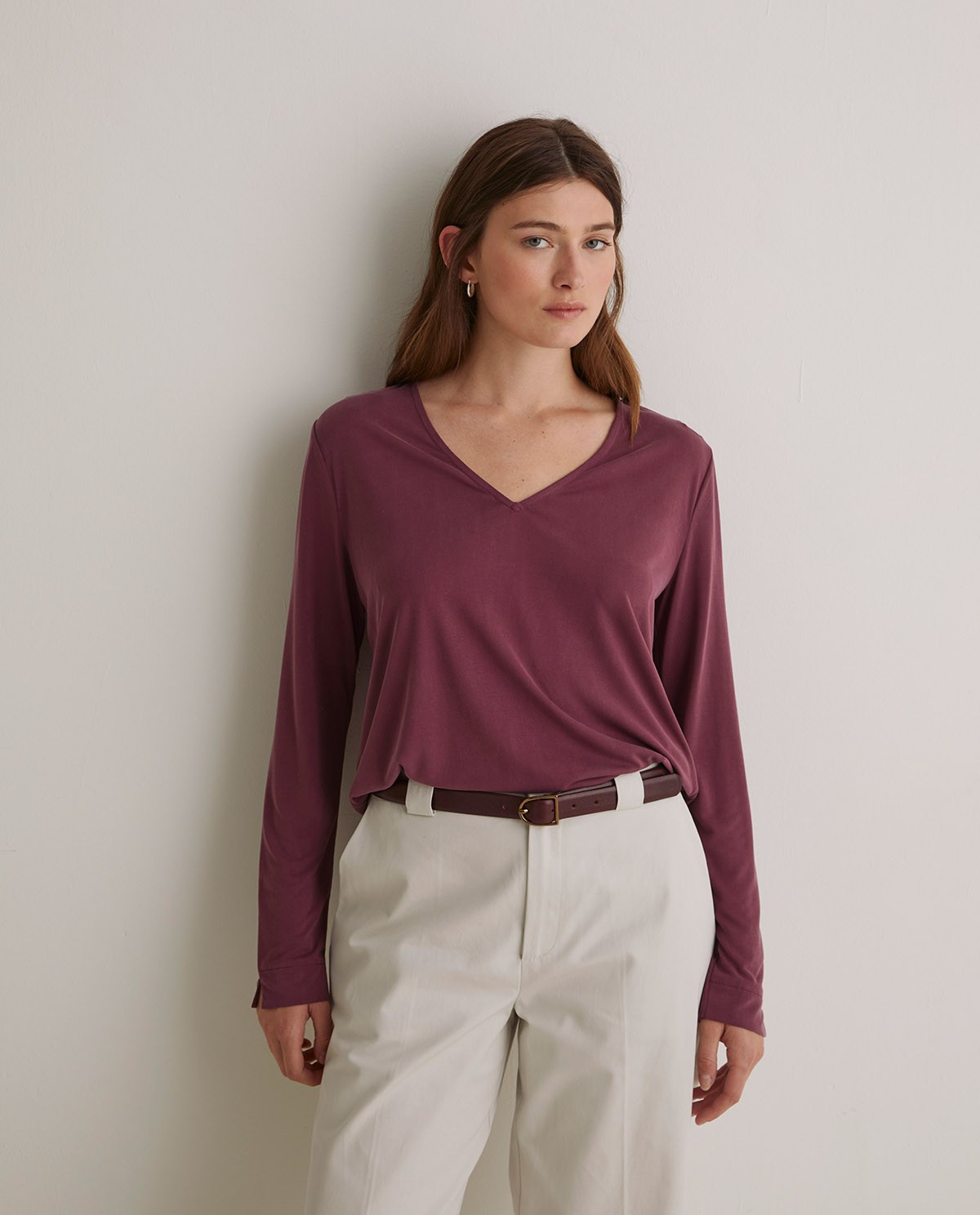 Camiseta cuello pico granate - Camiseta tejido mezcla de modal