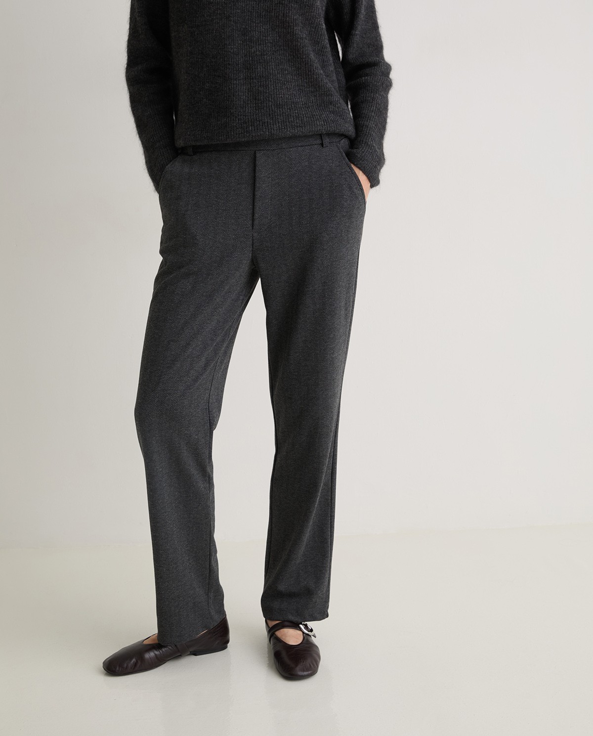 Pantalones regular fit espiga antracita - Pantalones rectos de punto 1