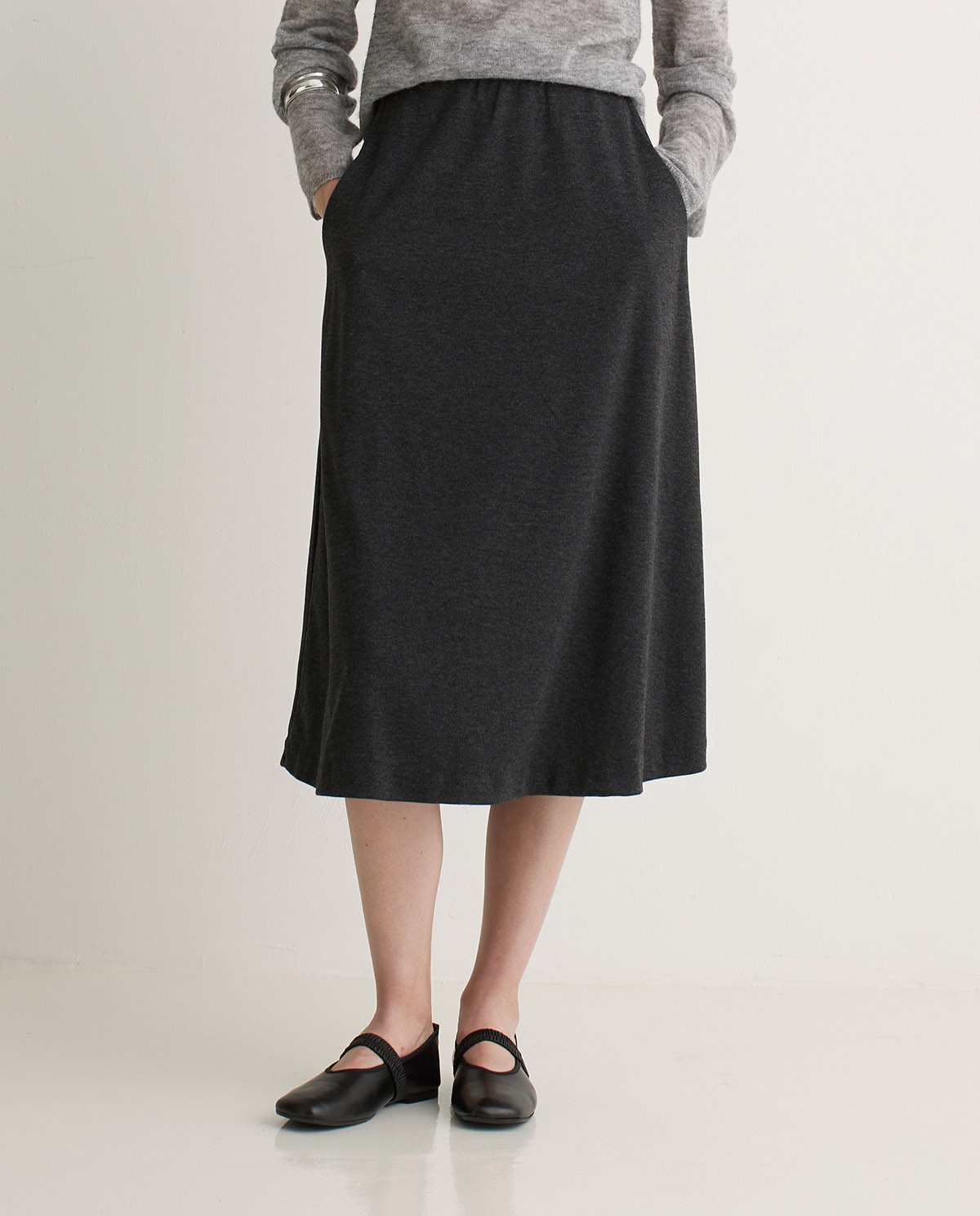Falda midi cintura elástica antracita - Falda midi 1
