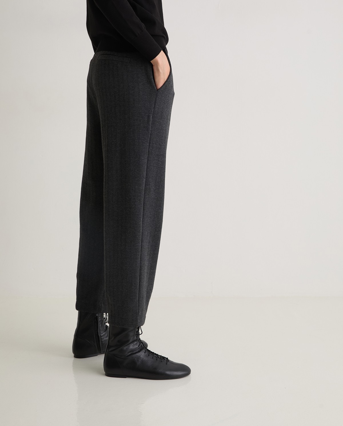 Pantalón punto espiga antracita